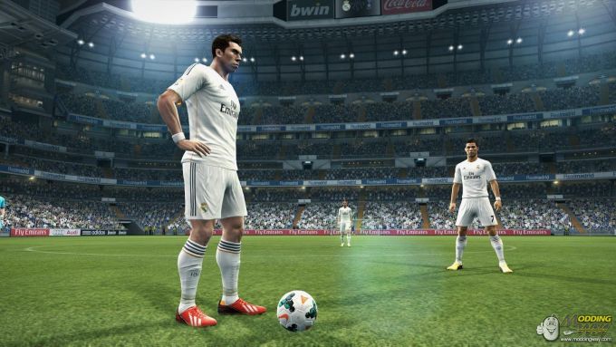 pro-evolution-soccer-pes-2013-player with ball
